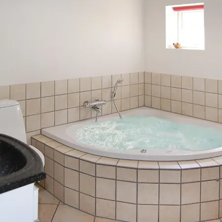 Three-Bedroom Holiday Home In Blavand *
